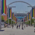 Modern, Stylish, Canalside Penthouse Apartment Next To Wembley Stadium!