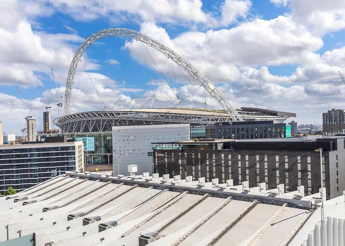 Modern, Stylish, Canalside Penthouse Apartment Next To Wembley Stadium!