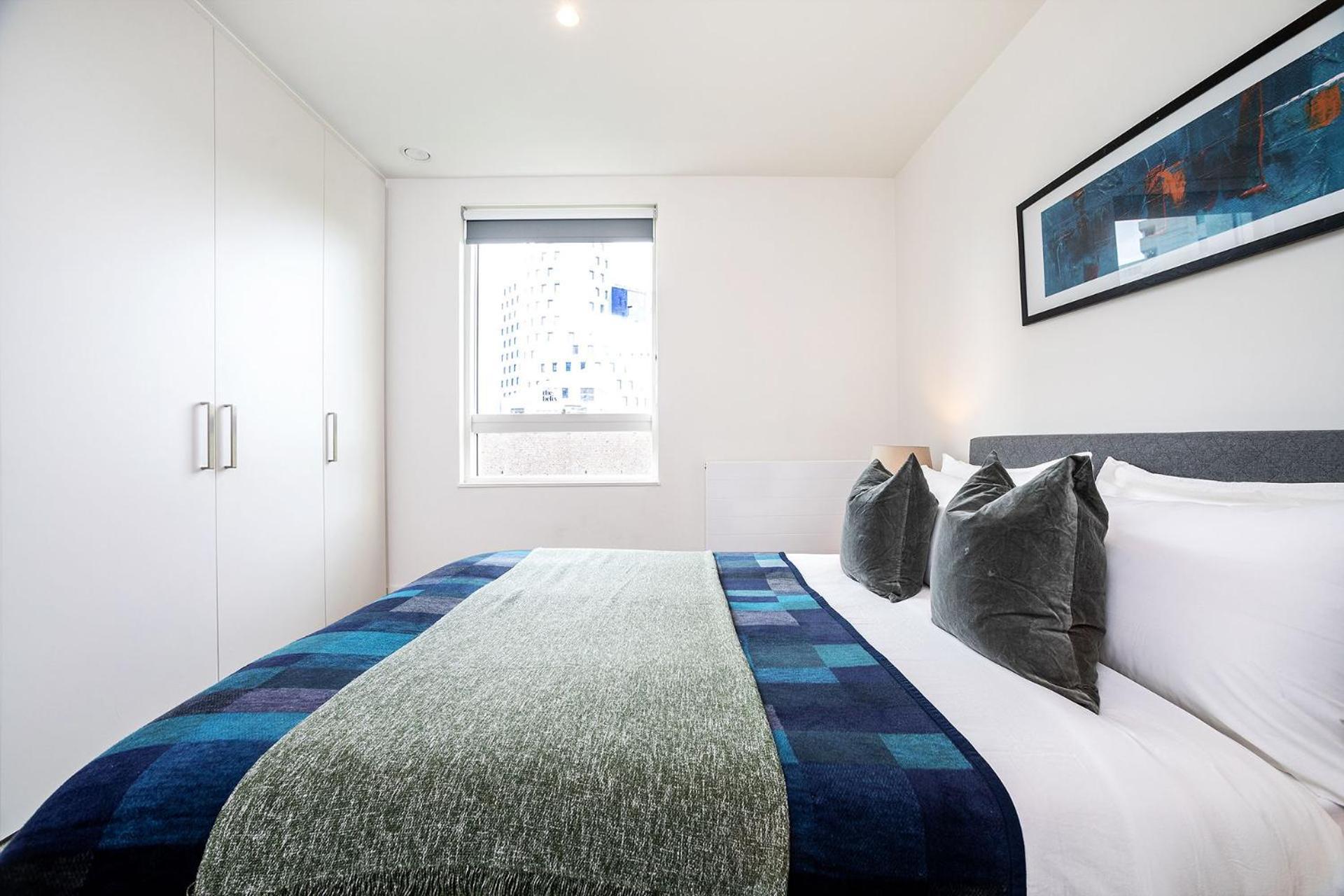 Modern, Stylish, Canalside Penthouse Next To Wembley Stadium! *