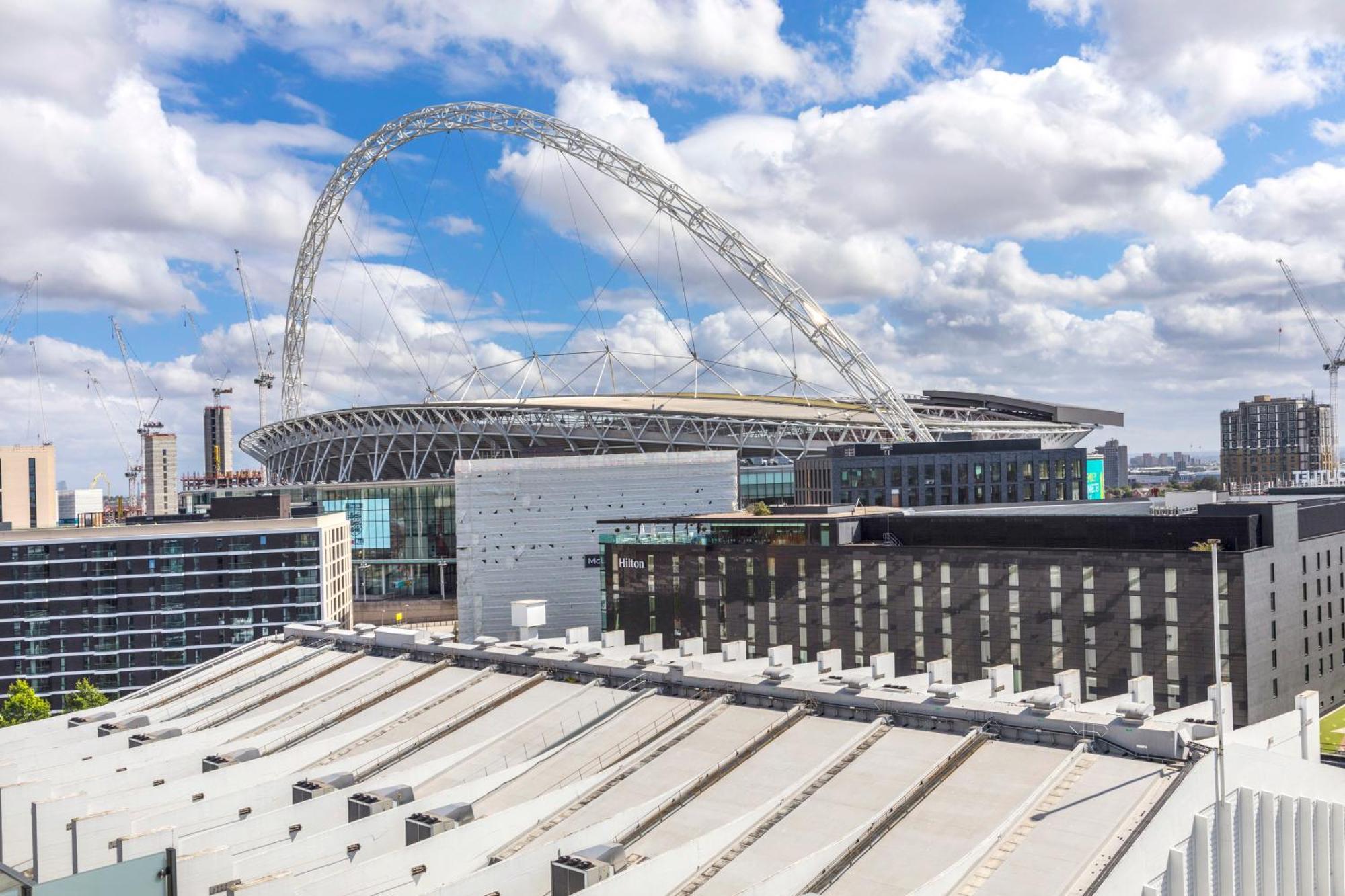 Modern, Stylish, Canalside Penthouse Next To Wembley Stadium! *